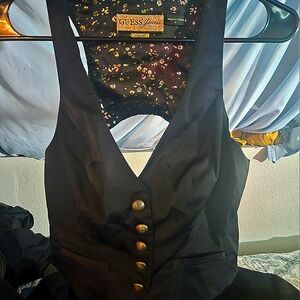 Black guess vest  size medium